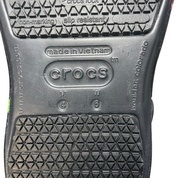 Crocs At Work Bistro Graphic Black Red Green Peppers Clog Size W4 M6 NWOT - Picture 8 of 9